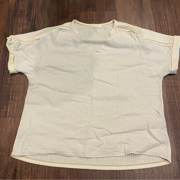 entro Cream Textured Mixed-Media Casual Top from Flaunt Boutique Size M - Picture 1 of 4